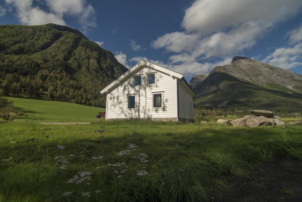 Hansali Holiday Home Fjaerland Exteriör bild