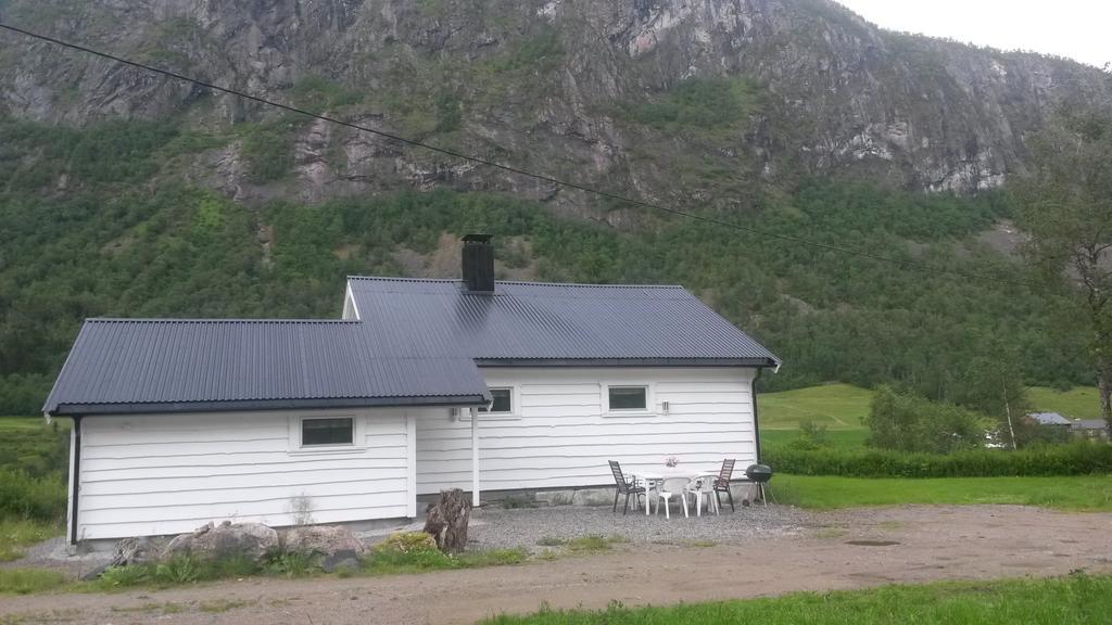 Hansali Holiday Home Fjaerland Exteriör bild